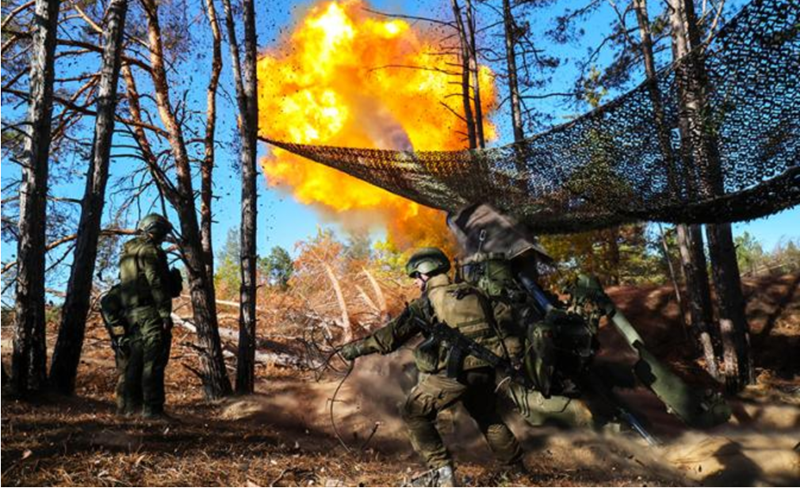 Chỉ huy quân đội Ukraine đã sử dụng tuyến đường giao thông này ngay từ những ngày đầu của cuộc xung đột như một trục hậu cần chính cho nhóm quân đóng tại khu vực biên giới Kursk. Do đó, nhóm quân Ukraine tại khu vực biên giới vùng Kursk hiện đang đứng trước nguy cơ bị bao vây hoàn toàn. Ảnh: TASS