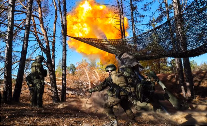 Chỉ huy quân đội Ukraine đã sử dụng tuyến đường giao thông này ngay từ những ngày đầu của cuộc xung đột như một trục hậu cần chính cho nhóm quân đóng tại khu vực biên giới Kursk. Do đó, nhóm quân Ukraine tại khu vực biên giới vùng Kursk hiện đang đứng trước nguy cơ bị bao vây hoàn toàn. Ảnh: TASS