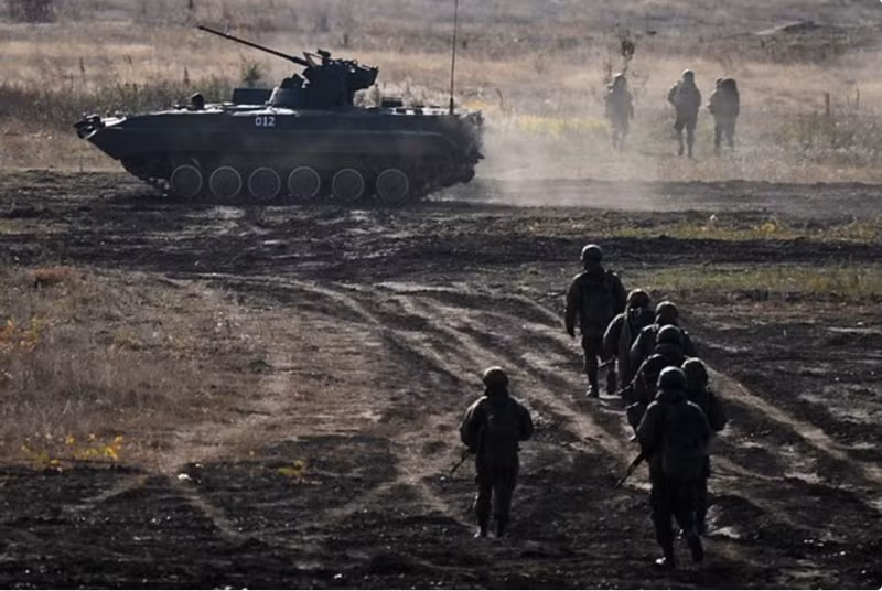 Vào tháng 11 năm ngoái, quân Nga từng tiến vào khu công nghiệp này nhưng không thể giữ vững do tuyến hậu cần liên tục bị quân Ukraine tấn công từ sườn. Hiện tại, dù quân Nga đã tái chiếm khu vực này, họ vẫn đang đối mặt với thách thức tương tự. Ảnh: RIA Novosti