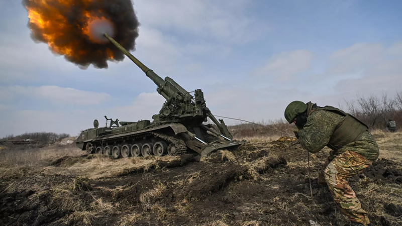 Dù vậy, Ukraine vẫn nhận được mệnh lệnh phải cố thủ bằng mọi giá. Bởi nếu để mất nơi này, quân Nga có thể từ phía sau đánh thọc vào tuyến phòng thủ sông Solona, thậm chí có thể khiến phòng tuyến của Ukraine ở phía tây nam Pokrovsk sụp đổ hoàn toàn – hậu quả sẽ rất khó lường. Ảnh: Sputnik