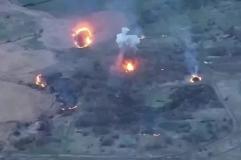 Việc quân Nga khôi phục hoàn toàn các cuộc tấn công thiết giáp quy mô lớn trên tiền tuyến đã khiến phía Ukraine vô cùng lo lắng. Vì sao lại như vậy? Bởi điều này rất có thể báo hiệu rằng Nga đang phát động một đợt tổng tấn công mới. Đặc biệt là hướng Novopavlivka, nếu quân Nga đột phá được từ khu vực này, họ có thể tiến vào tỉnh Dnipropetrovsk. Ảnh minh họa: Bộ Quốc phòng Nga