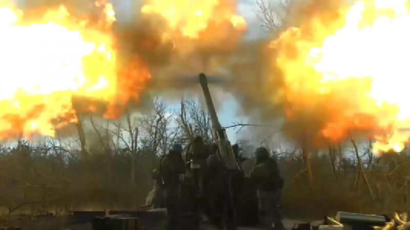 Nếu ngôi làng này thực sự đã bị quân đội Nga chiếm giữ, thì toàn bộ mặt trận phía tây của quân đội Ukraine gần như không còn gì đáng kể. Hiện tại, quân đội Ukraine đã bắt đầu xây dựng phòng tuyến dọc theo các cánh đồng rộng lớn từ Sverdlikovo đến Nikolskoye, chủ yếu dựa vào sông Malaya Loknya và các nhánh của nó để thiết lập phòng thủ. Ảnh: Bộ Quốc phòng Nga