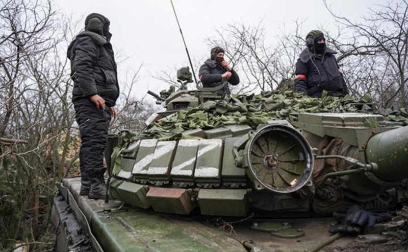 Mặc dù đã chịu tổn thất 3 xe tăng và 7 xe chiến đấu bộ binh trong quá trình tấn công, quân đội Nga đã thành công trong việc chiếm được vùng ngoại ô của hai ngôi làng này và thiết lập vị trí vững chắc tại đây. Đợt tấn công này đã khiến quân đội Nga trực tiếp đe dọa tuyến giao thông huyết mạch phía bắc của quân đội Ukraine, hiện chỉ còn cách tuyến hậu cần duy nhất của họ 2 km. Ảnh: TASS