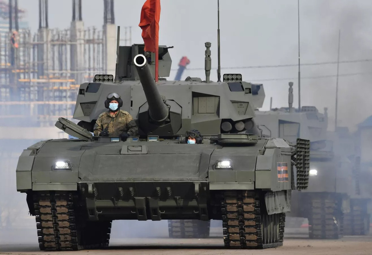  T-14 Armata là dòng xe tăng chiến đấu chủ lực mới nhất của Nga, là mẫu xe tăng chiến đấu chủ lực thế hệ tiếp theo, T-14 tự hào với nhiều cải tiến đáng hiện đại được Moskva ca ngợi là mang tính cách mạng, mặc dù hiệu quả thực sự vẫn còn là chủ đề gây tranh cãi. Ảnh The National Interest