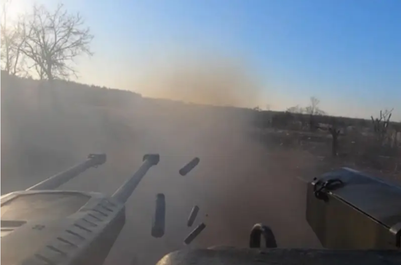 Sau thời điểm tuyên bố ngừng bắn có hiệu lực, phía Nga cho biết Ukraine đã sử dụng máy bay không người lái và súng cối tập kích liên tục vào các vị trí của Nga quanh Uspenivka nhằm củng cố thành quả, buộc các đơn vị Nga phải nổ súng đáp trả. Cả hai bên hiện đều cáo buộc đối phương là bên khơi mào tái khởi động giao tranh. Ảnh: Top War