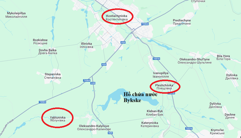Tiếp theo, quân đội Ukraine rất có thể sẽ phải thiết lập tuyến phòng thủ mới tại làng Yablunivka và hồ chứa nước Bykske. Đập này có chiều rộng từ vài trăm mét đến 1 km, dài khoảng 9 km, tạo thành một chướng ngại tự nhiên. Nếu quân Ukraine có thể giữ vững khu vực này, quân Nga sẽ khó có thể sử dụng tuyến đường H20 để tiến công Kostiantynivka. Ảnh: Google Maps