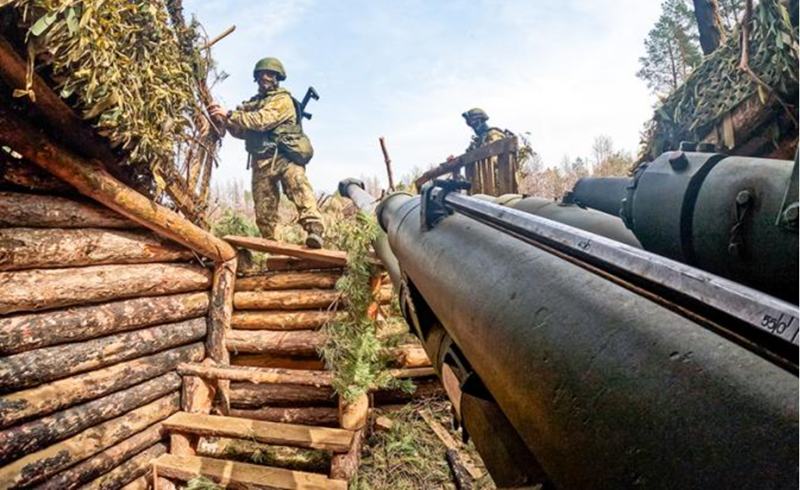 Dù Nga tuyên bố đã “tiêu diệt 1.500 quân nhân của Lữ đoàn 47”, nhưng dữ liệu lịch sử lại khiến báo cáo này bị đặt dấu hỏi. Kể từ khi xung đột nổ ra vào tháng 2 năm 2022, chỉ có một lần duy nhất một đơn vị cấp lữ đoàn bị tiêu diệt toàn bộ — đó là Lữ đoàn Thủy quân lục chiến số 36 của Ukraine đầu hàng trong trận bao vây nhà máy thép Azovstal ở Mariupol vào tháng 5 năm 2022. Ảnh: TASS