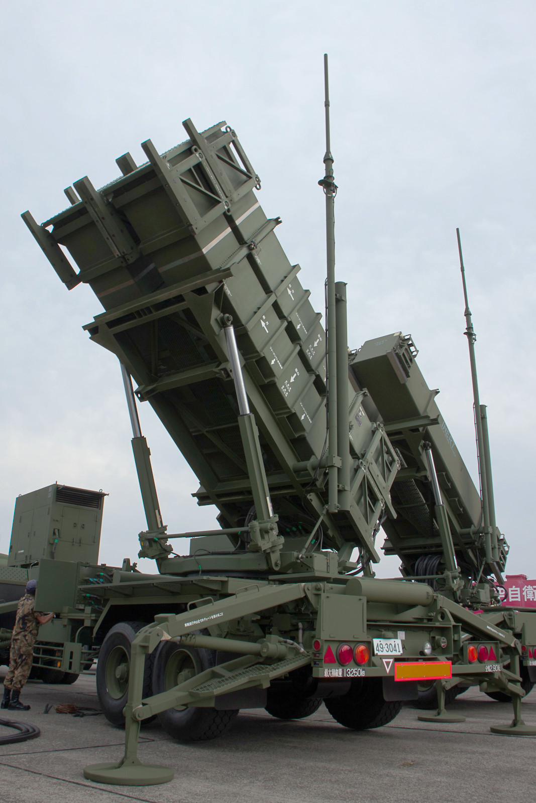 Mỹ cũng sở hữu các hệ thống phòng không hiện đại, nổi bật với khả năng tích hợp cao và công nghệ tiên tiến. Một trong số đó là hệ thống tên lửa Patriot PAC-3 và hệ thống tên lửa tầm cao THAAD. Hiện Patriot được sử dụng rộng rãi trên toàn thế giới và nổi tiếng với khả năng ngăn chặn tên lửa đạn đạo và máy bay. Ảnh Wikipedia