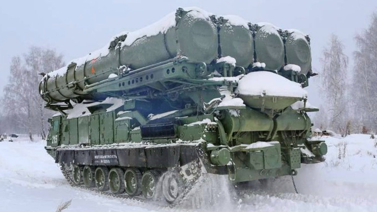 Có thể thấy mỗi hệ thống phòng không đều có những điểm mạnh riêng, tuy nhiên xét về tổng thể thì hệ thống phòng không của Nga vẫn được đánh giá là vượt trội hơn so với các quốc gia còn lại nhờ phạm vi bao phủ rộng hơn, công nghệ tiên tiến và đã qua thực tế chiến đấu.