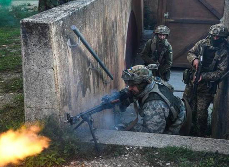 Việc chiếm được Borova không chỉ giúp Nga kiểm soát hàng nghìn km2 lãnh thổ ở bờ đông hồ chứa Oskil mà còn giành quyền kiểm soát cây cầu lớn bắc qua hồ, tạo điều kiện cho các cuộc tấn công tiếp theo vào phía tây tỉnh Kharkov. Hồ chứa Oskil, dài hơn 60 km và rộng hơn 1 km, giống như một chướng ngại thiên nhiên khổng lồ chắn ngang phía tây Kharkov, gây trở ngại lớn cho đà tiến công của quân Nga trong khu vực này. Ảnh: mk.ru