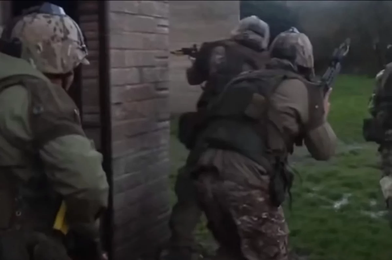 Hiện tại, quân đội Nga đang thực hiện kế hoạch này. Trong khi dồn lực tấn công Nove và Katerynivka, họ cũng sử dụng Novolyubivka làm bàn đạp để nhanh chóng mở rộng ra các khu vực xung quanh, tạo thành một mũi nhô chiến thuật đang hình thành với tốc độ nhanh chóng. Ảnh: Aif.ru