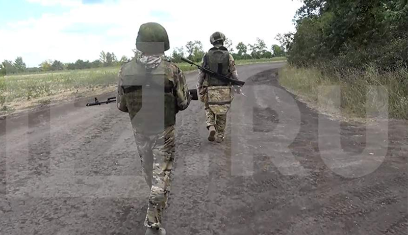 Ngoài ra, Lữ đoàn Thủy quân Lục chiến số 810 của Nga trước đó đóng tại tiền tuyến đã được rút lui khỏi mặt trận do chịu tổn thất nặng nề và tạm thời được triển khai đến khu vực Plekhovo ở phía nam để nghỉ ngơi và tái tổ chức. Ảnh: Izvestia.