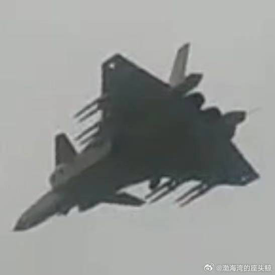 Lộ diện cấu hình tấn công mạnh nhất của J-20 Trung Quốc - Hình 4 Lo dien cau hinh tan cong manh nhat cua J-20 Trung Quoc-Hinh-4