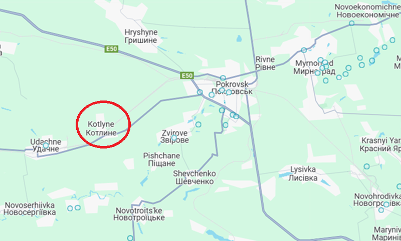 Theo thông tin từ nhà quan sát Yuri Podolyaka ngày 16/1, trong 48 giờ qua, quân đội Nga đã đạt được bước đột phá chiến thuật quan trọng ở khu vực phía tây nam Pokrovsk. Sau khi cắt đứt tuyến đường cao tốc T04-06, quân Nga tiếp tục cắt đứt tuyến đường sắt song song với con đường này. Đồng thời, một đại đội quân Nga đã tiến vào làng Kotlyne dọc theo tuyến đường và chiếm giữ hơn một nửa ngôi làng. Ảnh: Google Maps