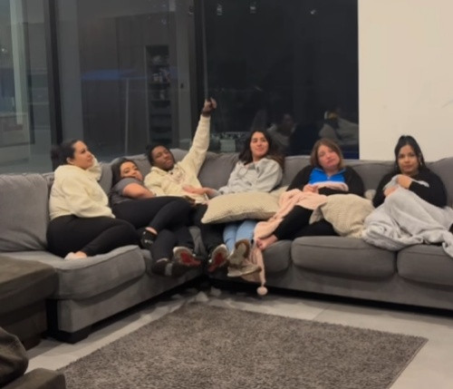 Cuộc sống gia đình đông đúc của Jame được thể hiện qua số lượng con cái đáng kinh ngạc: 11 người con với 5 người vợ. Đứa con lớn nhất của anh đã 12 tuổi, trong khi đứa nhỏ nhất mới chỉ 11 tháng tuổi.