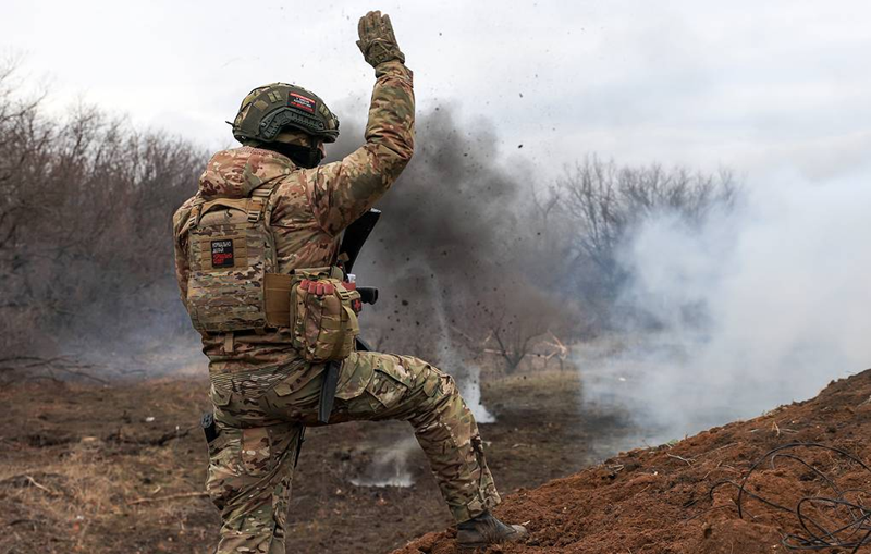 Trên thực tế, khi quân Nga đã đến cổng làng Udachne và Kotlyne, việc có tấn công vào Zvirovr hay không đã không còn quan trọng đối với Quân đội Nga, vì họ đã có thể vượt qua tuyến phòng thủ từ Volkovo đến Zvirove và tiếp tục tiến lên phía bắc. Ảnh: TASS.