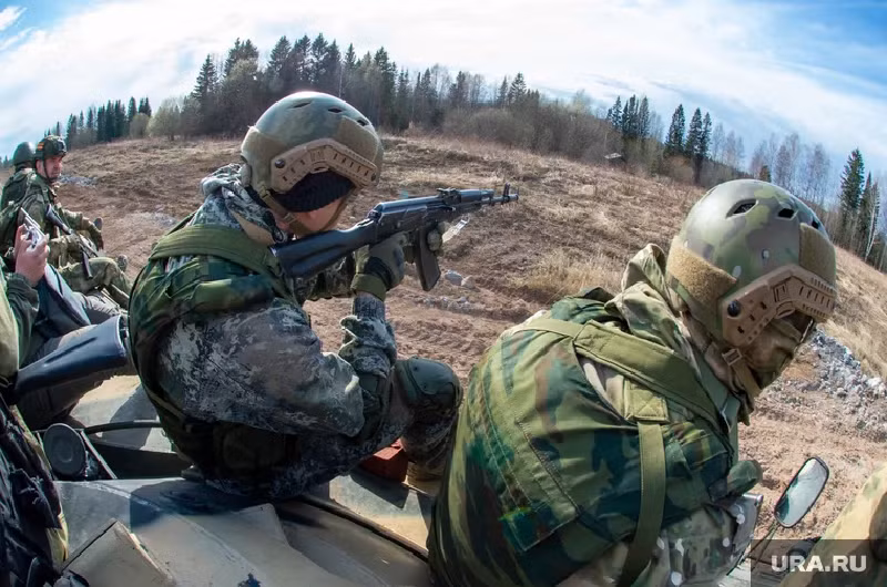 Sau khi các lực lượng này đến tiền tuyến, họ không thể ngăn chặn được cuộc tấn công của Quân đội Nga như kỳ vọng. Mặc dù tốc độ tiến quân của Nga thực sự đã chậm lại, thậm chí ở một số khu vực bị đình trệ, nhưng cái giá mà Quân đội Ukraine phải trả là phần lớn lực lượng dự trữ chiến lược, được xây dựng cẩn thận trong suốt một năm, đã bị tiêu hao gần hết, một phần khác cũng bị tiêu hao tại Kursk. Ảnh: Ura.ru.