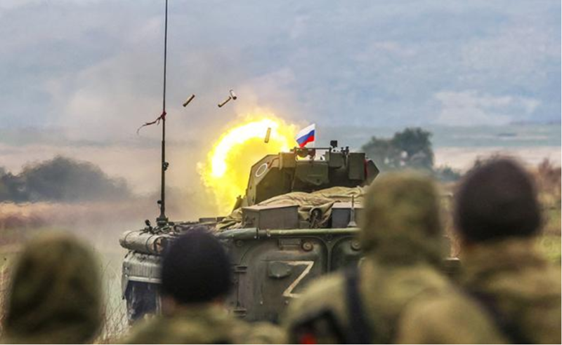 Đồng thời, quân đội Ukraine cũng đã tiến hành phản công sâu trên tuyến này, gần như đã đẩy quân đội Nga ra khỏi khu vực phía đông Udachne. Họ còn tấn công từ hướng bắc xuống nam, chiếm lại phần lớn làng Kotlyne, bao gồm các khu vực phía đông nam làng này. Ảnh: TASS