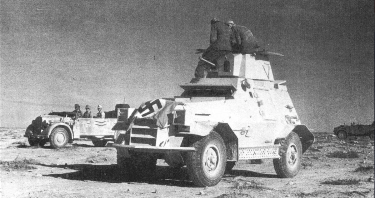 Xe bọc thép Marmon-Herrington, được sản xuất bởi Nam Phi, là một trong những phương tiện thiết giáp phổ biến của lực lượng Đồng Minh tại Bắc Phi trong Thế chiến II. Được thiết kế để hoạt động trên địa hình sa mạc khắc nghiệt, Marmon-Herrington trang bị súng máy hoặc pháo cỡ nhỏ, phù hợp cho các nhiệm vụ trinh sát, bảo vệ biên giới và hỗ trợ hậu cần.