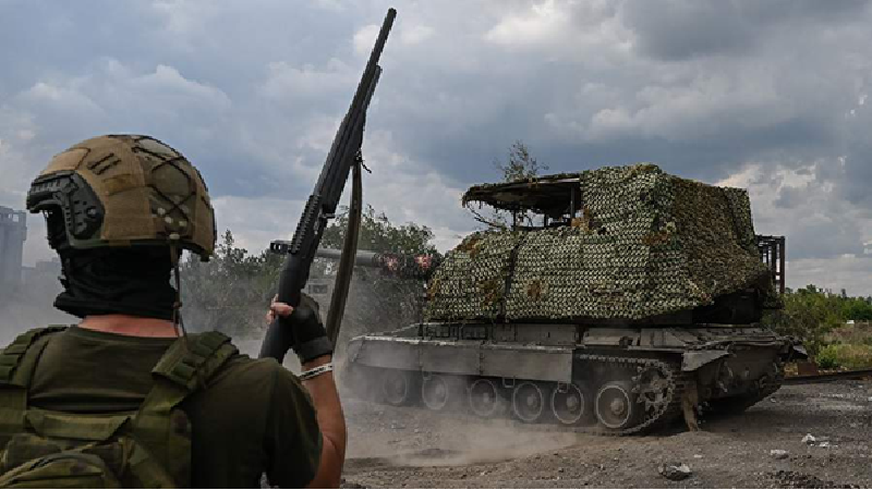 Làng Veselivka đã hoàn toàn bị quân Nga chiếm đóng và hiện đã nối liền với Zhuravka. Quân Nga đã bắt đầu tiến công từ phía bắc về hướng làng Vodolahy, chuẩn bị phối hợp với lực lượng Nga từ phía tây để tấn công ngôi làng này từ hai hướng. Ảnh: RIA Novosti