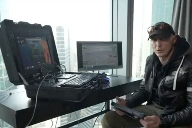 Chỉ huy lữ đoàn “Española” với biệt danh “Ispanets” chia sẻ với RIA Novosti rằng, thử nghiệm lần này tập trung vào hai yếu tố chính: khả năng điều khiển UAV bằng chuột và quan trọng nhất là năng lực truyền tín hiệu vượt hơn 1.000 km – điều mà các hệ thống thông thường khó đáp ứng. Ảnh: RIA Novosti 