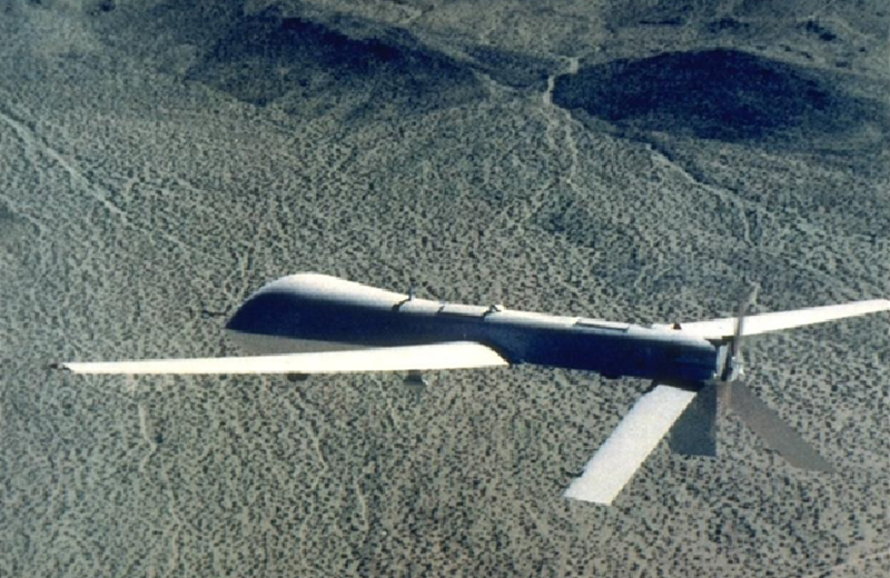 Tuy nhiên, điểm khác biệt nằm ở chỗ: quân đội Mỹ sử dụng các UAV cỡ trung và lớn có tích hợp mô-đun liên lạc vệ tinh, với không gian bên trong đủ rộng để triển khai hệ thống này. Trong khi đó, phía Nga lại thử nghiệm điều khiển từ xa với UAV FPV cực nhỏ, nặng chỉ vài kg – đến cả việc mang một viên pin lithium lớn cũng là thách thức, chưa nói đến mô-đun vệ tinh. Ảnh: Forbes