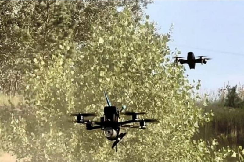Tất nhiên, do tầm hoạt động của UAV FPV khá hạn chế, chiến thuật mà Nga áp dụng có thể sẽ giống như trong thử nghiệm lần này: lực lượng tiền tuyến phụ trách triển khai và hiệu chỉnh ban đầu, còn phần điều khiển và tấn công chính được thực hiện từ hậu phương. Ảnh minh họa
