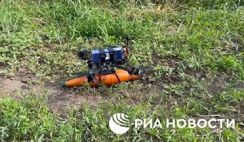 Thử nghiệm này cho thấy quân đội Nga đã tìm ra cách khắc phục giới hạn về tầm hoạt động của UAV FPV, từ đó mở ra khả năng triển khai rộng rãi các UAV loại này mà không bị bó buộc bởi khoảng cách. Nói cách khác, nỗi ám ảnh thực sự của binh sĩ Ukraine ở tiền tuyến có thể đã bắt đầu. Ảnh: RIA Novosti 