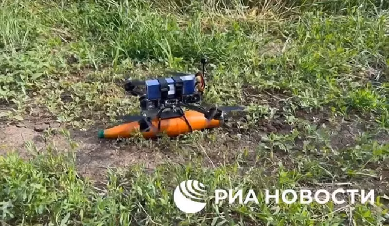 Thử nghiệm này cho thấy quân đội Nga đã tìm ra cách khắc phục giới hạn về tầm hoạt động của UAV FPV, từ đó mở ra khả năng triển khai rộng rãi các UAV loại này mà không bị bó buộc bởi khoảng cách. Nói cách khác, nỗi ám ảnh thực sự của binh sĩ Ukraine ở tiền tuyến có thể đã bắt đầu. Ảnh: RIA Novosti 