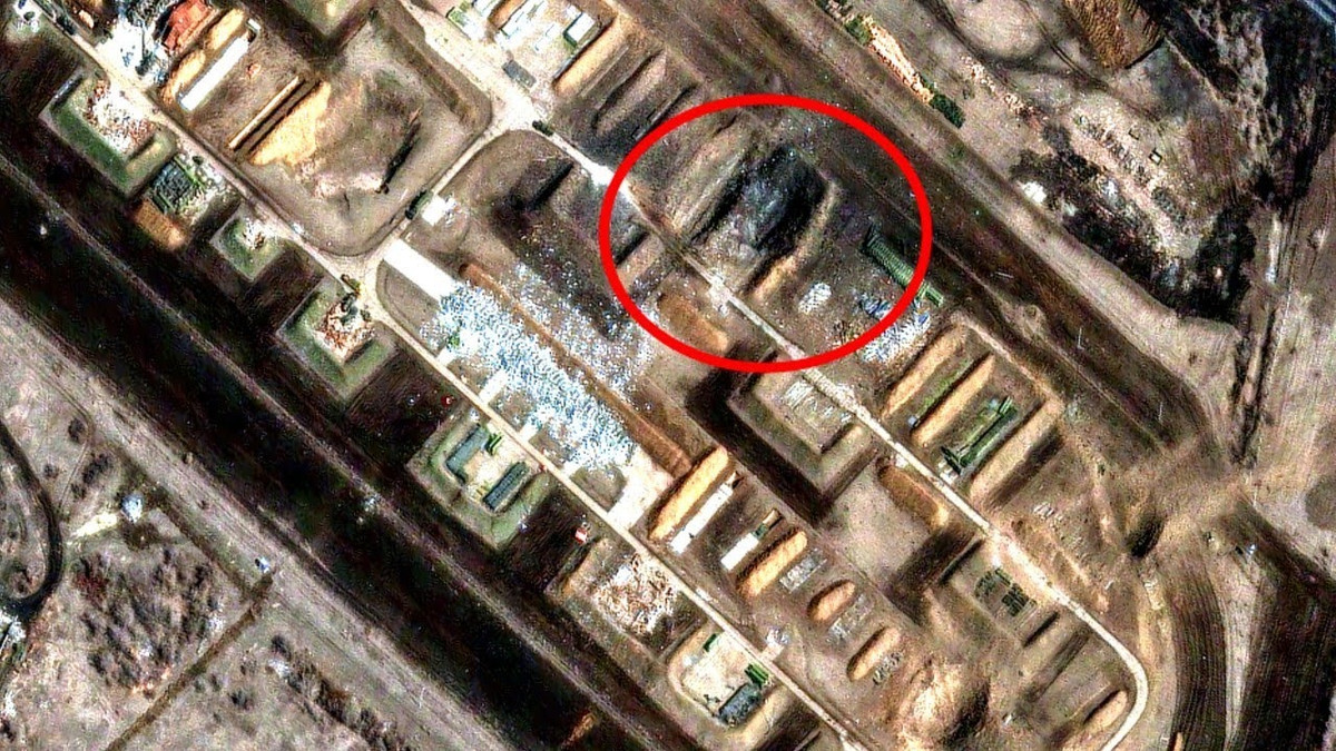 Những hình ảnh vệ tinh được công bố sau vụ tấn công đã xác nhận mức độ thiệt hại tương đối lớn, cho thấy nhiều kho đạn dược kiên cố đã bị phá hủy. Ngoài ra, cuộc tấn công còn nhắm vào các kho chứa nhiên liệu hàng không, khiến Nga mất đi một lượng lớn dự trữ quan trọng, ảnh hưởng không nhỏ đến khả năng duy trì hoạt động chiến đấu của Nga. Ảnh Reuters