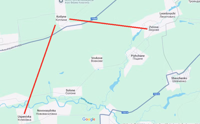 Mục tiêu của họ là chọc thủng phòng tuyến từ Uspenivka qua Kotlyne đến Zvirove, nơi được xem là tuyến phòng thủ cuối cùng ở phía tây và phía bắc Pokrovsk. Để ngăn chặn nguy cơ bị bao vây từ phía tây, Quân đội Ukraine đã tập trung một lượng lớn binh lực tại khu vực này. Có thể dự đoán rằng, phòng tuyến này sẽ chứng kiến những trận chiến ác liệt nhất. Ảnh: Google Maps.