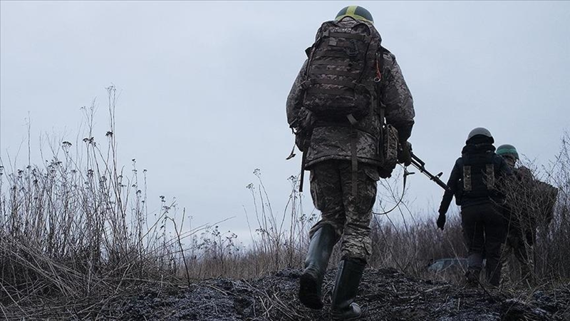 Theo nhà quan sát quân sự Ukraine Konstantin Mashovets, cụm quân trung tâm Nga gần đây đã điều một phần lực lượng từ các lữ đoàn bộ binh cơ giới số 55, 35, 137 và 74 tới chiến đấu ở phía nam Pokrovsk. Các lực lượng này được chỉ huy bởi Sư đoàn xe tăng số 90 và Lữ đoàn bộ binh cơ giới số 27. Ảnh: Anadolu Agency.