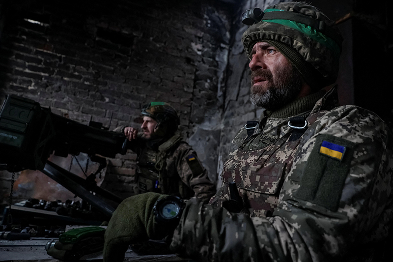 Đáng chú ý, mức độ ác liệt của giao tranh tại Kursk khiến nhiều lính đánh thuê không thể chịu đựng nổi. Theo kênh North Wind, quân Nga đã thành công trong việc đánh tan hai tiểu đoàn tấn công do lính đánh thuê Brazil thành lập. Sau khi chịu tổn thất nặng nề, những lính đánh thuê này từ chối tiếp tục thực hiện nhiệm vụ chiến đấu và toàn bộ đã rút vào hầm trú ẩn để tránh nguy hiểm. Ảnh: Reuters.