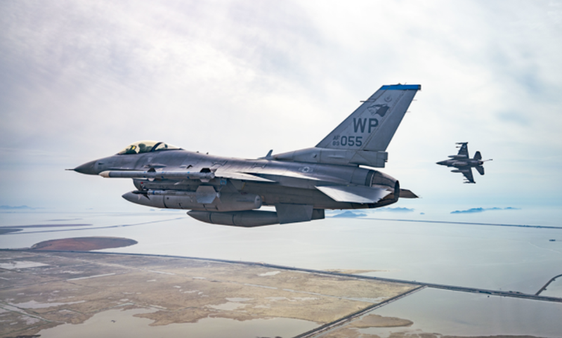 Các biến thể F-16AM Fighting Falcon được tặng cho Ukraine chủ yếu đến từ các kho dự trữ của châu Âu, bao gồm Đan Mạch, Hà Lan và Na Uy. Những máy bay này, mặc dù không phải là phiên bản mới nhất của F-16, vẫn là máy bay chiến đấu đa năng có khả năng cao được trang bị hệ thống điện tử hàng không, hệ thống radar và các gói tích hợp vũ khí hiện đại. Ảnh: Không quân Mỹ