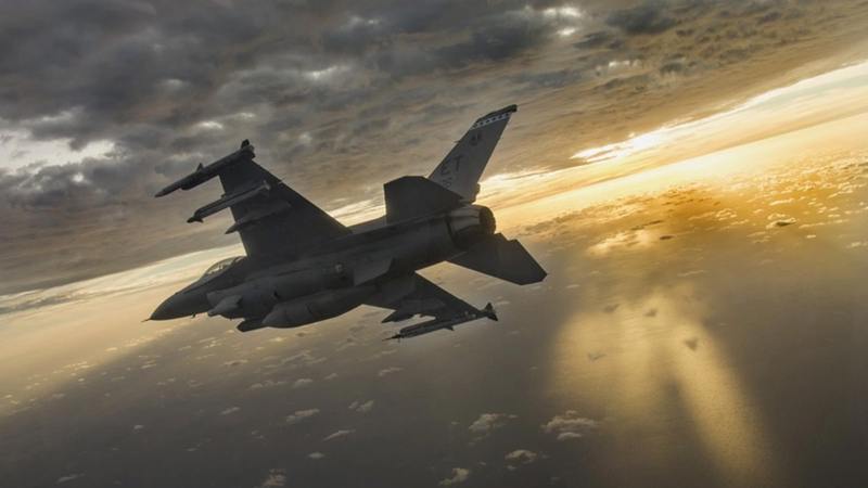 JSOW (AGM-154 Joint Standoff Weapon), một loại bom lướt chính xác có tầm bắn lên tới 130 km, có thể nhắm vào các mục tiêu kiên cố và cơ sở hạ tầng quan trọng. Ảnh: CSIS