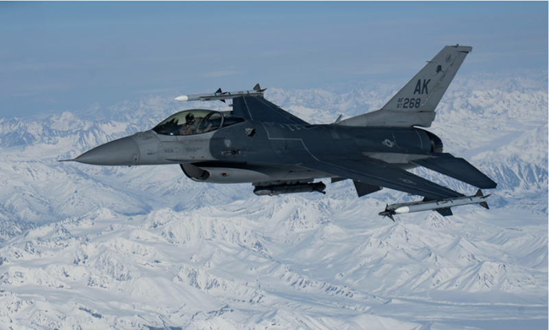 Hơn nữa, các máy bay tiêm kích Nga như Su-35 và MiG-31 có thể được giao nhiệm vụ kiểm soát không phận quyết liệt hơn nhằm đánh chặn các máy bay F-16 của Ukraine trước khi chúng tiếp cận mục tiêu. Ảnh: Không quân Mỹ