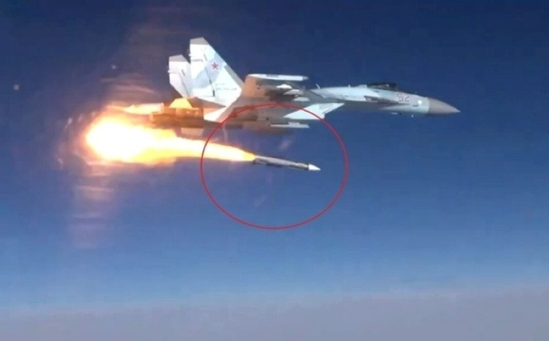 Ngoài ra, việc sử dụng tên lửa HARM tiềm tàng cho thấy Ukraine đang tích cực tấn công các địa điểm radar của Nga, có thể dọn đường cho các hoạt động không quân tiếp theo. Nga có thể sẽ phản ứng bằng cách điều chỉnh tư thế phòng không, định vị lại các tài sản quan trọng xa hơn khỏi tiền tuyến và tăng cường các nỗ lực tác chiến điện tử để phá vỡ các loại đạn dược dẫn đường bằng GPS. Ảnh: Sputnik