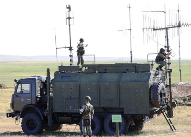 Hệ thống REB "Russian Dome" cũng làm gia tăng đáng kể chi phí tác chiến của đối phương, khiến việc sử dụng máy bay không người lái giá rẻ trở nên không hiệu quả, buộc họ phải chuyển sang sử dụng thiết bị đắt đỏ hơn. Chính phủ Nga hiện đã đề xuất các địa phương tự mua sắm hệ thống này để bảo vệ các mục tiêu nhạy cảm, giúp tăng cường an ninh và khả năng phòng thủ trên toàn quốc. Ảnh: Bộ Quốc phòng Nga