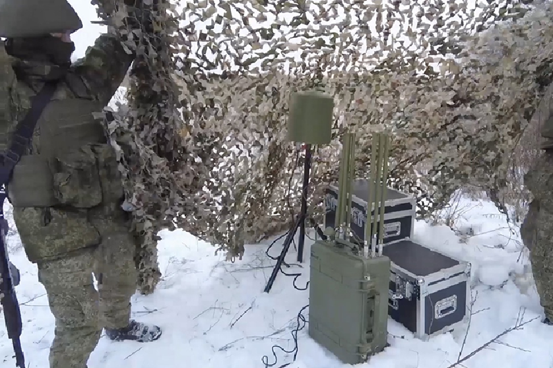 Sau quá trình thử nghiệm, hệ thống đã được khuyến nghị mua sắm để phục vụ Bộ Quốc phòng Nga, nhằm triển khai tại các cơ sở trọng yếu, tạo ra các vùng chế áp cục bộ đối với hệ thống định vị vệ tinh, cũng như sử dụng trên tuyến đầu chiến sự. Ảnh minh họa: Bộ Quốc phòng Nga