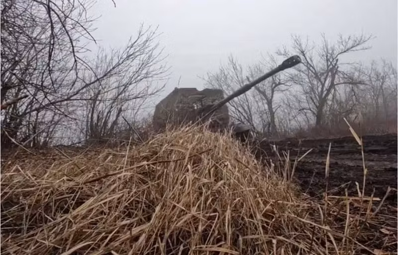 Ngoài ra, vào sáng ngày 8/3, quân đội Nga đã tiến đến vùng ngoại ô thành phố, dẫn đến các cuộc giao tranh trên đường phố. Tham gia cuộc tấn công có các binh sĩ đặc nhiệm “Akhmat”, các tình nguyện viên từ đơn vị “Cựu chiến binh” và tiểu đoàn "Vostok". Ảnh: Top War