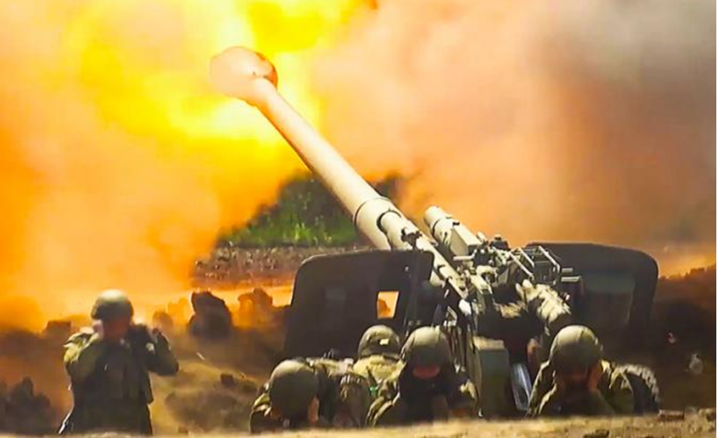 Tính đến 21:00, giao tranh vẫn tiếp diễn tại khu vực biên giới Sudzha. Nhóm tác chiến "Sever" (Bắc) đang tiến hành các cuộc tấn công mạnh mẽ tại khu vực Malaya Loknya, Lebedevka và Cherkasskoye Porechnoye. Các cuộc giao tranh cũng đang diễn ra trong các khu rừng xung quanh Sudzha và Guevo. Ảnh: TASS