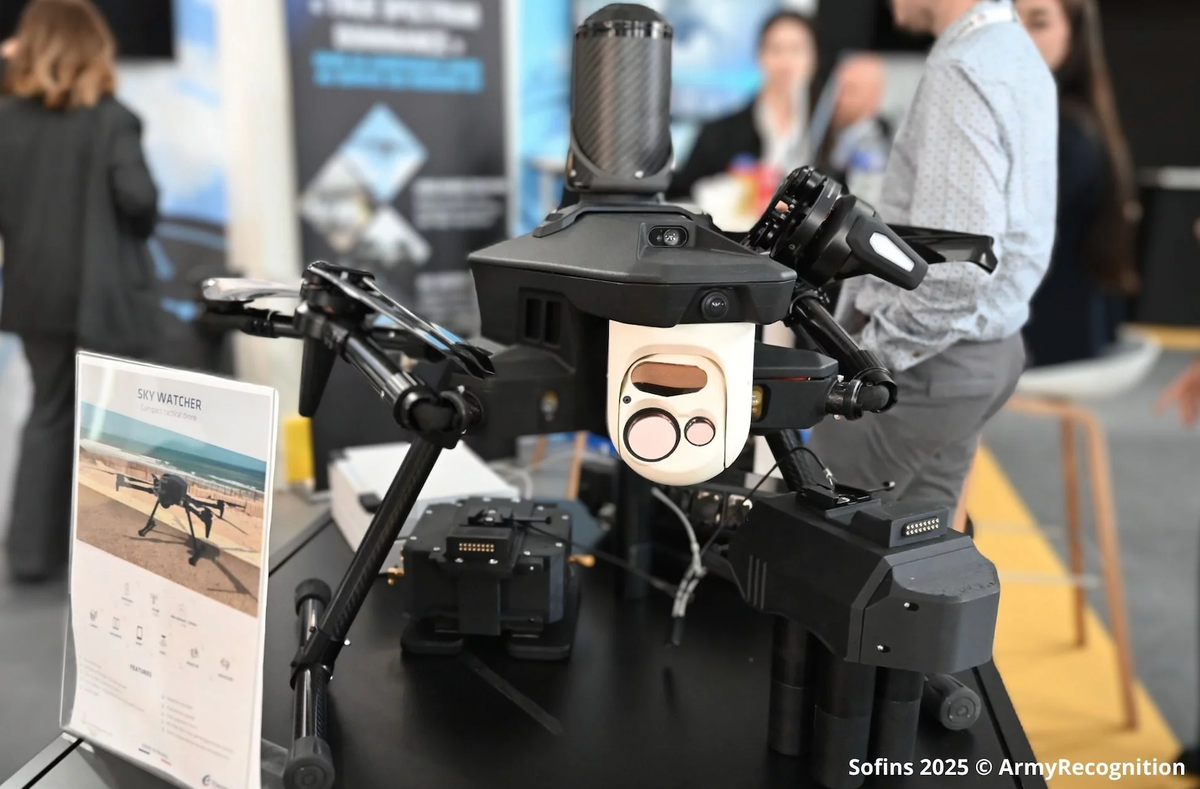 Pháp đã bắt tay vào dự án “UAV hóa quân đội”, với mục tiêu trang bị cho quân đội ít nhất 3.000 chiếc UAV. Họ không chỉ sử dụng UAV cho các nhiệm vụ trinh sát mà còn triển khai chúng để tấn công các mục tiêu quan trọng. Để thực hiện điều này, Pháp đã mở trường đào tạo phi công UAV và dự định bổ sung thêm một số lượng lớn UAV cho các cuộc huấn luyện quân sự trong năm nay và năm sau.