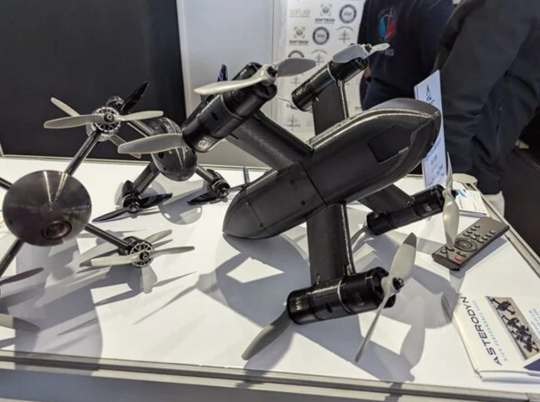 Theo Bộ trưởng Quốc phòng Sébastien Lecornu, “Với sự tiến bộ của công nghệ UAV, chúng tôi phải tạo ra một lực lượng quân đội mạnh mẽ, linh hoạt và hiện đại”.