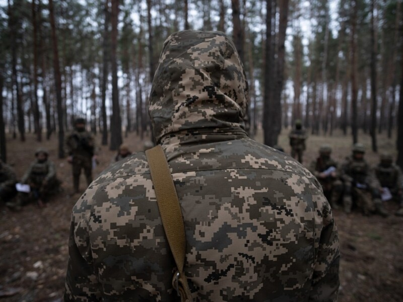 Theo Yuri Butusov, từ khi thành lập, Lữ đoàn 155 đã đối mặt với tình trạng đào ngũ thường xuyên. Ngay trong thời gian huấn luyện tại Pháp, đã ghi nhận 935 trường hợp binh sĩ rời khỏi vị trí. Lữ đoàn này thực chất không thể được coi là một lực lượng tinh nhuệ mà chỉ là “một nhóm người mặc quân phục”. Ảnh: EPA.