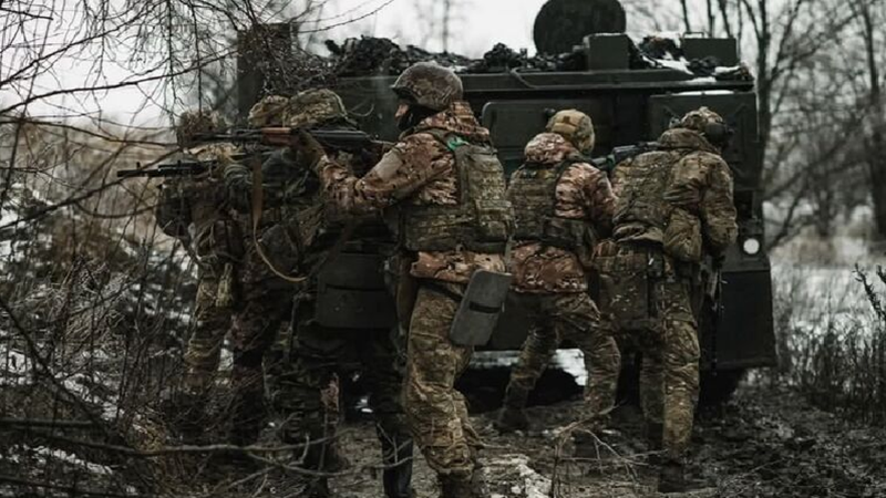 Để ngăn chặn đợt tấn công của Nga, Quân đội Ukraine đã thiết lập một phòng tuyến cuối cùng ở phía nam và tây nam Pokrovsk cách đây 10 ngày. Tuy nhiên, đến thời điểm hiện tại, 3 trong số 4 điểm chốt quan trọng của phòng tuyến này đã bị quân Nga phá vỡ. Ảnh: GeneralStaff.ua.