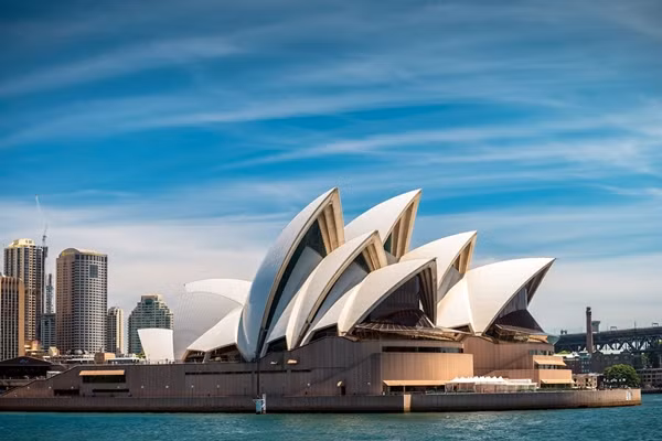 5. Sydney, Úc – Đón Tết giữa mùa hè rực rỡ: Nếu bạn muốn trốn cái lạnh của mùa đông, Sydney, Úc là một lựa chọn tuyệt vời. Tết Nguyên đán ở Sydney rơi vào giữa mùa hè, với thời tiết ấm áp và bầu không khí lễ hội sôi động. (Ảnh: Saco Travel)