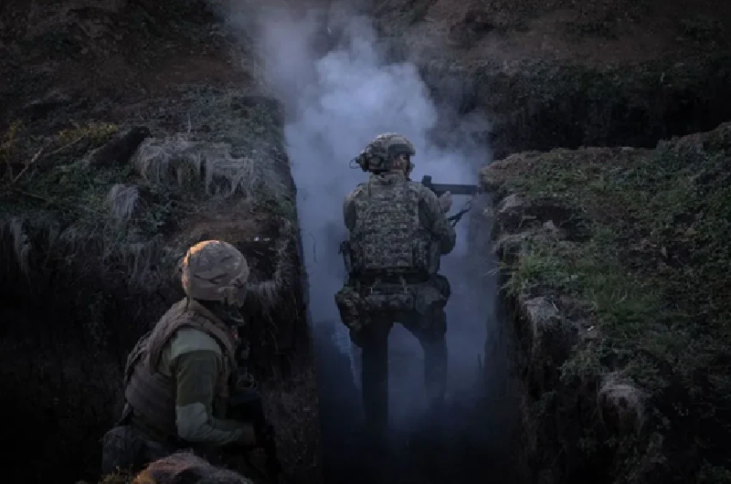 Nếu Pokrovsk vẫn là mục tiêu hàng đầu trong năm nay, quân Nga lẽ ra phải điều lực lượng rút ra, đặc biệt là Tập đoàn quân không quân số 8, đến khu vực này. Tuy nhiên, thay vì tăng cường cho Pokrvosk, lực lượng này lại được chuyển hướng đến Toretsk. Những dấu hiệu này cho thấy có thể quân Nga đã đặt Kostiantynivka làm mục tiêu chính trong chiến dịch tấn công mùa xuân - mùa hè năm 2025. Ảnh: Anadolu Agency