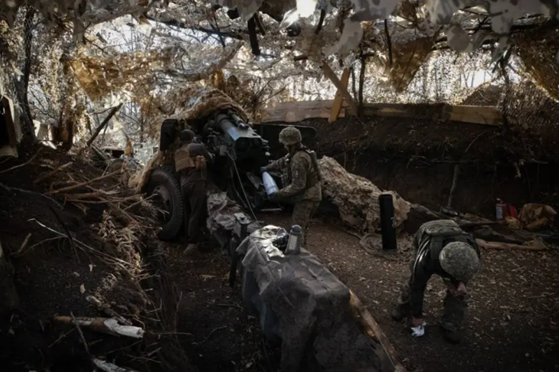 Hôm qua, quân Nga đã mở một đợt tổng tấn công vào Ulakly và Kostyantynivka. Trước tiên, họ đột phá tuyến phòng thủ của quân Ukraine dọc theo bờ bắc sông Sukhi Yaly, mở ra một lỗ hổng rộng 2 km, sau đó tiến sâu vào khu vực đông nam Ulakly và thiết lập vị trí vững chắc. Ảnh: Top War