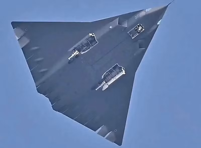 Thiết kế cơ bản của máy bay về khả năng giảm độ quan sát không có gì đột phá hay bước nhảy vọt so với những gì Mỹ đã làm trong quá khứ, ngoài cấu hình không đuôi của nó, nhưng tự bản thân nó đã tiên tiến hơn bất kỳ thứ gì có người lái mà chúng ta đã thấy từ Trung Quốc. Ảnh: The War Zone