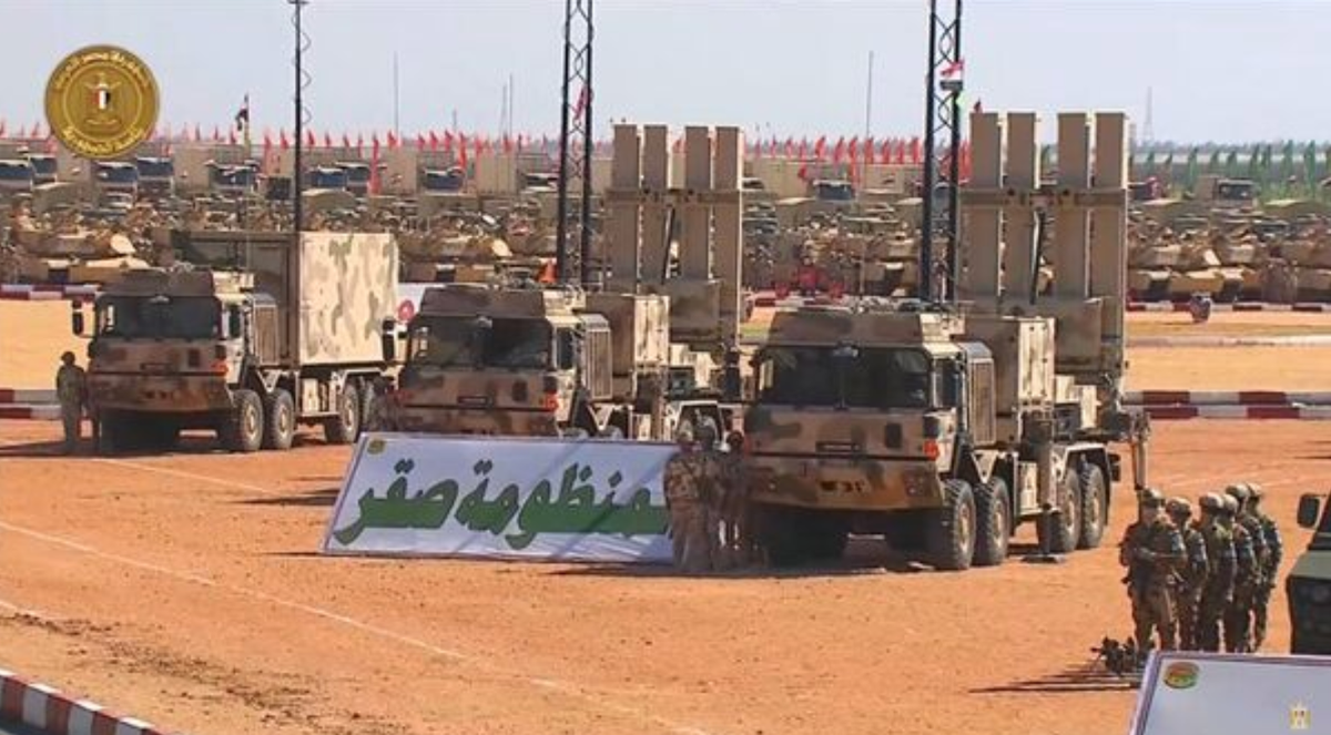 Những năm gần đây, Ai Cập đã đầu tư mạnh mẽ vào các hệ thống phòng không để bảo vệ không phận. Nước này đã giới thiệu hệ thống phòng không IRIS-T Surface Launched (SL) do Diehl Defence sản xuất. Hệ thống này được trưng bày lần đầu tiên vào ngày 8 tháng 10 năm 2024, cho thấy sự hiện đại hóa trong khả năng phòng không của Ai Cập.